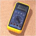 自動量程3 3/4位LCD顯示的數(shù)字多用表，最大顯示值3296;數(shù)字和模擬條圖雙顯示,顯 示 器：30 X 60mm LCD，最大顯示值19999,直流電壓;交流電壓;直流電流;交流電流;電阻;電容,帶蜂鳴器通斷測試;二極管測試;晶體管hFE測試. 
