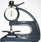 CH系列測厚儀：它可分為A，B，C，S等型號及手式，臺式等各種規(guī)格.A型是測量硫化橡膠和塑料制品的厚度；B型是測量乳膠的厚度；S型可用于塑料厚度的測量；C型多頭測厚儀用于電線電纜等特殊規(guī)格橡塑材料厚度的測量。
