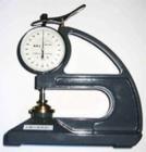 CH系列測厚儀：它可分為A，B，C，S等型號及手式，臺式等各種規(guī)格.A型是測量硫化橡膠和塑料制品的厚度；B型是測量乳膠的厚度；S型可用于塑料厚度的測量；C型多頭測厚儀用于電線電纜等特殊規(guī)格橡塑材料厚度的測量。
