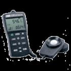  TES-1339專業(yè)級(jí)照度計(jì).0.01Lux 分辨率 / 999,9 位數(shù)讀值 ,均值測(cè)量 / 照度積分測(cè)量,發(fā)強(qiáng)度測(cè)量,扣除雜散光之光源照度測(cè)量,間設(shè)定自動(dòng)鎖定測(cè)量,特之資料記錄及讀值功能(50組),4 位數(shù)雙顯示 LCD,明視函數(shù)光譜反應(yīng) ≦ 6%,測(cè)量范圍自 0.01Lux 至 999900 Lux 、 0.001fc 至 99990 fc ，計(jì) 5 檔自動(dòng)換檔 