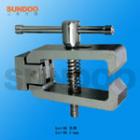 SJJ-08實(shí)驗(yàn)夾具 ,適用范圍：各種線纜、玻璃、皮革、各種電器元件等材料的拉力、破壞力、插撥力的測試。 最大負(fù)荷：500N
 
