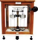 6SP-200半自動分析天平,產品適用于工礦企業(yè)，科學研究機構化驗室、實驗室作精密衡量分析測定。稱重:200g.分度值:1mg,騎馬標尺范圍:10mg-990mg.稱盤尺寸:Φ75mm

 