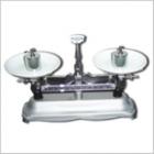 JP-A-2架盤(pán)天平,本架盤(pán)天平專供藥房使用，亦適用于化學(xué)和礦產(chǎn)工業(yè)及實(shí)驗(yàn)室一般稱量之用。最大稱量:200g.分度值:0.2g.箱/臺(tái):ф20mm.包裝尺寸:520*450*380mm.毛重:21

