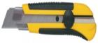25MM DYNAGRIP 割刀: 旋轉(zhuǎn)鎖鈕，有效安全的縮緊刀片。25mm加寬刀片，工作壽命更長。內(nèi)存1片刀片。人體工程學(xué)手柄，握持舒適。標(biāo)準(zhǔn)史丹利黃色ABS刀身。
