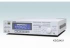 KSG3421 對應(yīng)于RDS（歐洲）／RBDS（美國）. 備有使多臺KSG3421／KSG3420的EON連動的功能. 可保存100類設(shè)定數(shù)據(jù)，并可指定范圍依次使設(shè)定內(nèi)容循環(huán). 標(biāo)準(zhǔn)搭載有GPIB／RS-232C的接口. 帶立體聲調(diào)制功能 
 