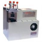 QG-3A型試樣切割機(jī)是用于切割一般金相、巖相試樣材料，機(jī)內(nèi)設(shè)有冷卻通道及開關(guān)在切割時(shí)可通入配置好的冷卻液來帶走在切割中所產(chǎn)生的熱量，避免試樣過熱而燒傷組織。最大切割寬度：60mm
最大切割高度：80mm.最大切割面直徑：Φ50mm.砂輪片規(guī)格：250×2.0×32mm.電動(dòng)機(jī)：y90L-2 2.2kw
