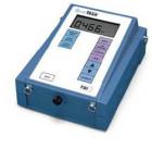 DUSTTRAKTM 大氣粉塵監(jiān)測(cè)儀（型號(hào)：8520）擁有寬廣的可測(cè)范圍，適用于從辦公室、工作場(chǎng)所到室外環(huán)境、建筑工地等場(chǎng)合的測(cè)量。它可以分別實(shí)時(shí)測(cè)量1.0μm、2.5μm、10μm的氣溶膠粒子或呼吸性微粒（RSP）、的重量濃度（重量/空間體積），提供迅速而準(zhǔn)確的測(cè)量結(jié)果。