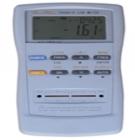 TH2821B是國內(nèi)首創(chuàng)的手持式LCR數(shù)字電橋。可測量電感L、電容C、電阻R、阻抗Z、損耗因子D和品質(zhì)因數(shù)Q六種基本參數(shù)，具有0.3%的測量準確度及合適的四檔分選。