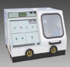 Q-100B型 全自動(dòng)試樣切割機(jī)具有超大切割室，可移動(dòng)式“T”型工作臺(tái)，液晶顯示各種切割數(shù)據(jù)；允許切割最大試樣直徑ф100mm,最大切割容積ф100mm×200mm；手動(dòng)切割/自動(dòng)切割任意切換；