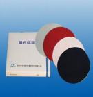 拋光織物  各種金相試樣及儀器、儀表等零件的精密拋光。精拋后光潔度可達△8-△12。材質：絲絨、平絨、呢料、帆布、植絨、呢絨、絲綢、羊毛氈.規(guī)格及包裝：φ230-300mm（無壓敏膠）、φ200mm（背帶壓敏膠）