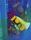 Fluke 336 鉗型表  真有效值鉗型儀表,具有大型背景燈顯示器，可以測(cè)量交流/直流電流和電壓的以及電機(jī)啟動(dòng)電流。具有顯示保留功能。