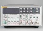 81 函數(shù)/脈沖發(fā)生器 正弦波、三角波、方波、正脈沖和負(fù)脈沖波形，頻率從10 mHz 到 50 MHz，至50Ω負(fù)載時(shí)幅值高達(dá)10Vpp。