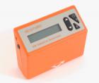 Elcometer 406L 統(tǒng)計(jì)型微型光澤度儀是一個(gè)手持式的測(cè)量平面光澤的測(cè)量?jī)x。有單角度60°統(tǒng)計(jì)型和20°/60°雙角度統(tǒng)計(jì)型。通過(guò)向被測(cè)物體發(fā)射一定角度的持續(xù)光線束，監(jiān)測(cè)反射的光線來(lái)測(cè)量光澤度.
