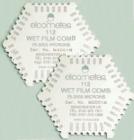 Elcometer 112AL沖壓鋁制濕膜梳用于測量濕膜厚度。 由于是用鋁材料沖壓而成，故精確度不如P.126的高精度測量儀。每包共有10片濕膜梳，每片上一面為公制量程（25~3000μm），另一面為英制量程（1~118mils）。