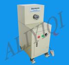 儀器特點(diǎn)： 
? 儀器穩(wěn)定性好，移動(dòng)方便，適合室內(nèi)任意地方測(cè)試使用。
? 電動(dòng)加載，無級(jí)調(diào)速，齒輪傳動(dòng)平穩(wěn)，結(jié)構(gòu)緊湊，操作簡(jiǎn)單穩(wěn)定。
? 儀器標(biāo)準(zhǔn)配置的三爪卡盤，可實(shí)現(xiàn)0～80mm被測(cè)物的方便、快速、準(zhǔn)確裝夾。 
? 外型尺寸： 長(zhǎng)×寬×高：400mm×520mm×1040mm。
? 工作空間： 長(zhǎng)×寬：400mm×120mm。 ? 額定負(fù)荷：50N.m。