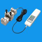 功能： 
HD旁壓張力測(cè)試儀安裝方便、操作簡(jiǎn)單、維修容易，專用于測(cè)量鋼絲繩的張力。鋼絲繩通過U形螺栓固定在傳感器上，當(dāng)鋼絲繩受拉力時(shí)，力通過導(dǎo)向輪作用于傳感器上。
