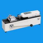 說(shuō)明： 
AMH手動(dòng)臥式測(cè)試臺(tái)適配國(guó)產(chǎn)和進(jìn)口 NK 、NLB 、ALB等系列指針式推拉力計(jì)和 HF 系列數(shù)顯式推拉力計(jì)作拉壓負(fù)荷、插拔力測(cè)試等工作。 
