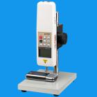 說(shuō)明： 
AAJ按鍵專用負(fù)荷測(cè)試臺(tái)，專為按鍵專用測(cè)力計(jì)配備，用于按鍵按鈕的按壓力負(fù)荷測(cè)試，具有高精度、易操作、快速?gòu)?fù)位等優(yōu)點(diǎn)。本機(jī)架使用方便，可安放在各種工作臺(tái)面上使用。
