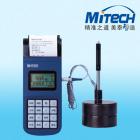 一、概述：
美泰MH500便攜式里氏硬度計是我公司的升級產(chǎn)品，性能和品質(zhì)更優(yōu)。儀器依據(jù)里氏硬度測量原理，可以方便快捷地對多種金屬材料進行測量，即刻顯示硬度測量值的同時，可在多種硬度制氏（布氏HB、洛氏HRC、維氏HV、肖氏HS）間自由轉換，可預先設置公差限，超出范圍自動報警。該產(chǎn)品主機與高速熱敏微型打印機一體化設計，原裝進口熱敏高速打印機芯支持現(xiàn)場即時打印功能，進口長效打印紙保證數(shù)據(jù)長久貯存。低功耗設計理念依托穩(wěn)定IC集成電路，標配大容量、長壽命、高速充電鎳氫電池組。全中文顯示，菜單式操作簡單方便，七種異型沖擊裝置無需校準，自動識別，USB接口傳輸，大容量存儲，并附有PC機人性化數(shù)據(jù)處理軟件
