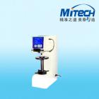 HBS-3000型數(shù)顯布氏硬度計 
HBS-3000數(shù)顯布氏硬度計是新開發(fā)的，具有國內(nèi)先進水平的新一代布氏硬度計。適用于黑色金屬，有色金屬的布氏硬度測定。本機采用電子自動加荷，計算機軟件編程，高倍率光學(xué)測量，光電傳感等系統(tǒng)。各項操作過程和試驗結(jié)果的數(shù)據(jù)均可在LTD大屏幕顯示，試驗結(jié)果的數(shù)據(jù)可通過打印機輸出。本機適用于各類生產(chǎn)加工企業(yè)、大專院校、科研機械的試驗室。
