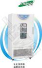 人性化設(shè)計(jì) 

  ●順應(yīng)世界環(huán)保潮流，全新無(wú)氟設(shè)計(jì)，使您始終走在健康生活的前沿。

  ●大屏幕液晶顯示，多組數(shù)據(jù)一屏顯示，菜單式操作界面，簡(jiǎn)單易懂，便于觀察和操作。

  ●采用鏡面不銹鋼內(nèi)膽，四角半圓弧過(guò)渡，擱板支架可以自由裝卸，便于工作室的清洗工作。

  ●箱體左側(cè)配有直徑為25mm測(cè)試孔，可根據(jù)放置場(chǎng)所需要而任意布線。

  ●箱內(nèi)放入振蕩器即可進(jìn)行恒溫振蕩培養(yǎng)。

