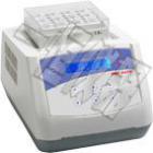 產(chǎn)品特點(diǎn)：

●即時(shí)溫度顯示、時(shí)間遞減顯示。

●自動(dòng)故障檢測(cè)及報(bào)警功能，蜂鳴器報(bào)警提示功能。

●便捷的模塊更換，便于清潔與消毒。

●內(nèi)置超溫保護(hù)裝置，具有中斷暫停功能。

●透明機(jī)蓋防止實(shí)驗(yàn)誤差。

