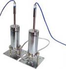 產(chǎn)品簡介：

由兩個或兩個以上液位傳感器及儲液罐組成，儲液罐之間由液體連通管和氣體連通管相連.。使用時將基準(zhǔn)罐置于一個穩(wěn)定，并基本與測點保持水平的基點，當(dāng)各測點發(fā)生升降時，將引起罐內(nèi)液體的增多或減少，通過液位傳感器的讀數(shù)了解各測點的差異變形情況。主要用于路基、路塹、橋梁、建筑、地鐵、水利大壩、房屋等差異沉降以及橋路過渡段的監(jiān)測測量。