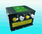 斯萊德SL-007A高壓電源供應(yīng)器電壓的大小分為：4.6KV、5.6KV、7.0KV三種，可提供4組高壓電源輸出供離子風(fēng)槍、離子風(fēng)咀、離子風(fēng)蛇、離子棒等使用，可方便的根據(jù)標(biāo)識和安裝說明進行連接靜電消除器，斯萊德高壓電源供應(yīng)器具有短路保護功能，安全、方便。 
